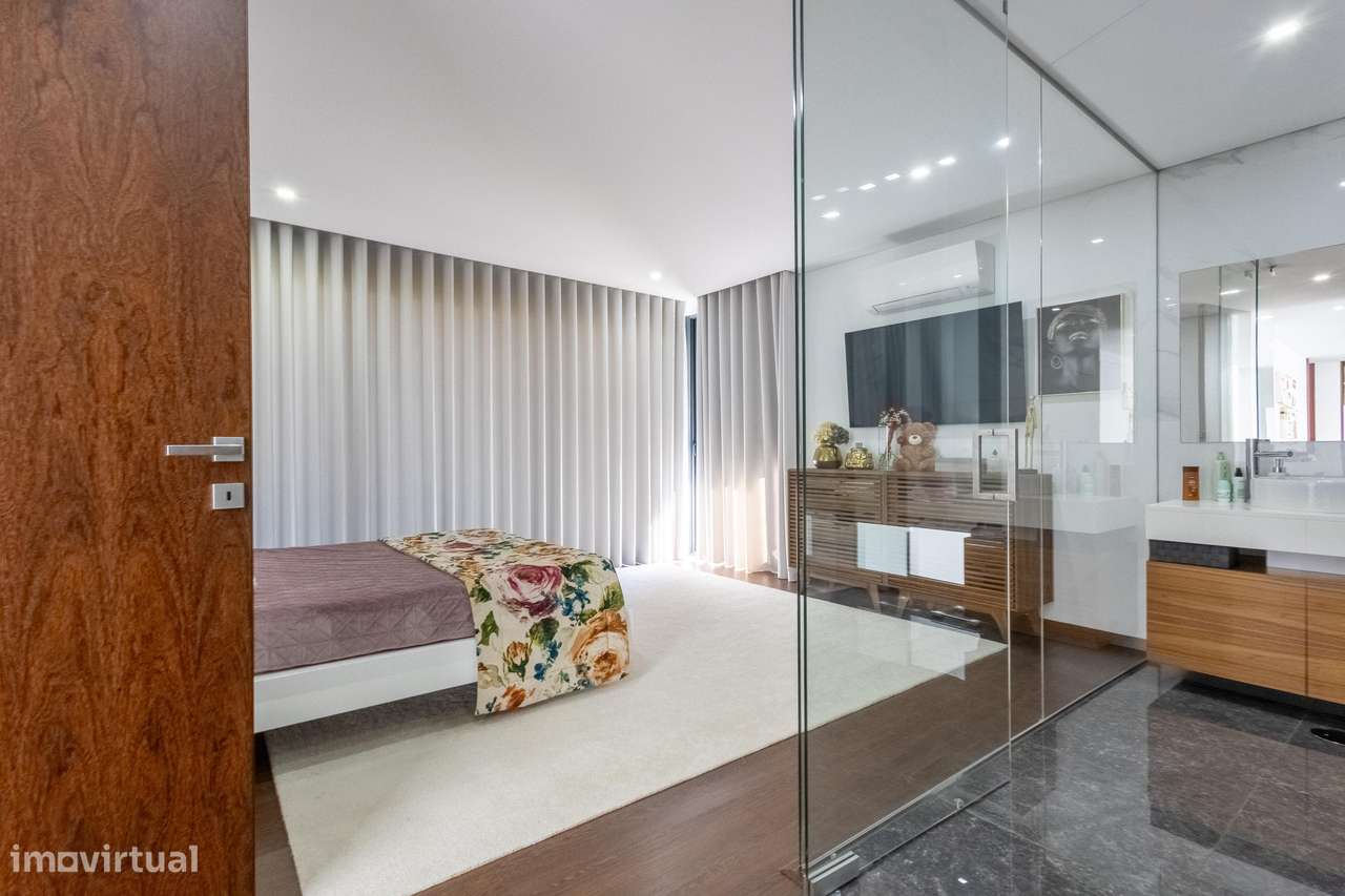Excelente moradia moderna, local recatado com piscina-33