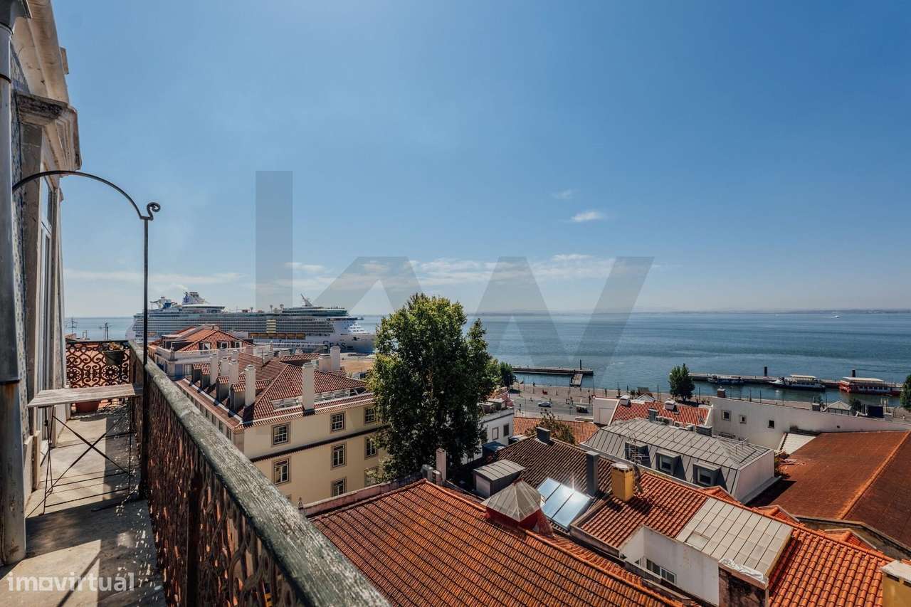 T2+1 com 120 m2 | Vista Panorâmica sobre o Rio Tejo | Ao lado da Sé de-37