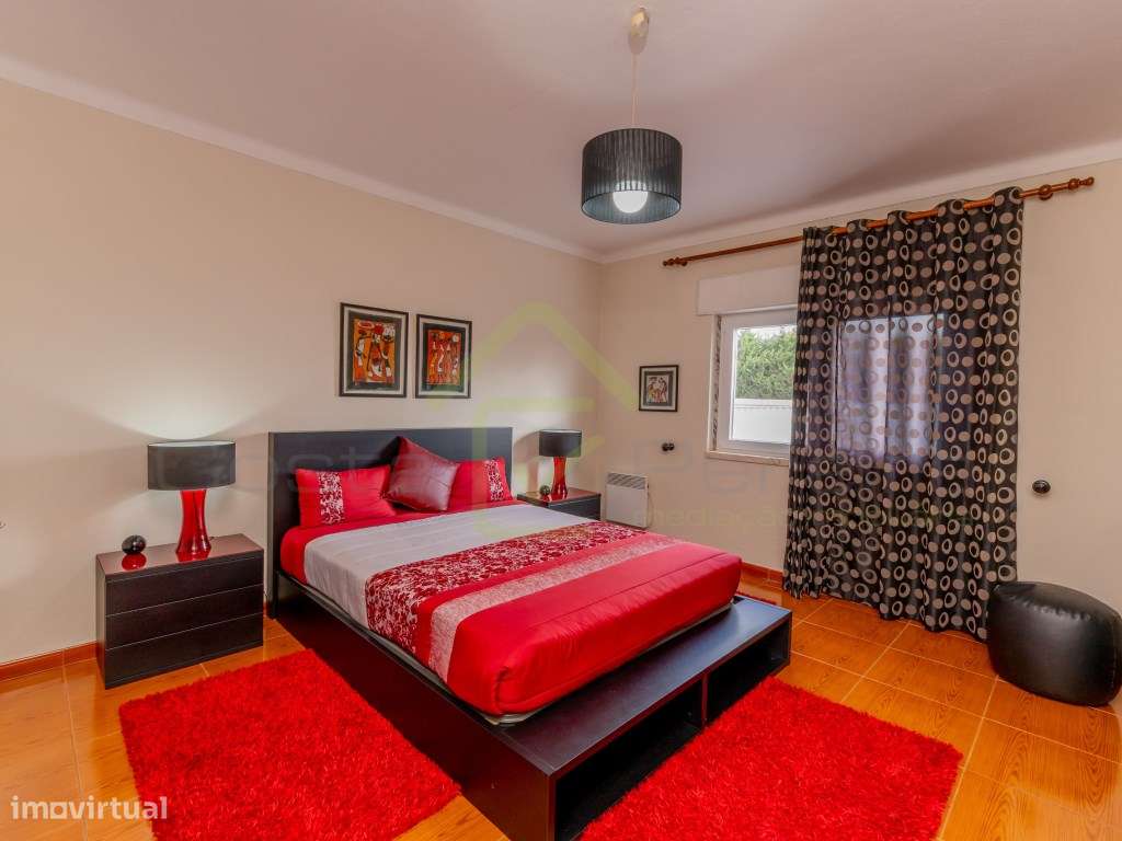 Moradia T4 a minutos dos acessos da A8 e perto das praias de região-18