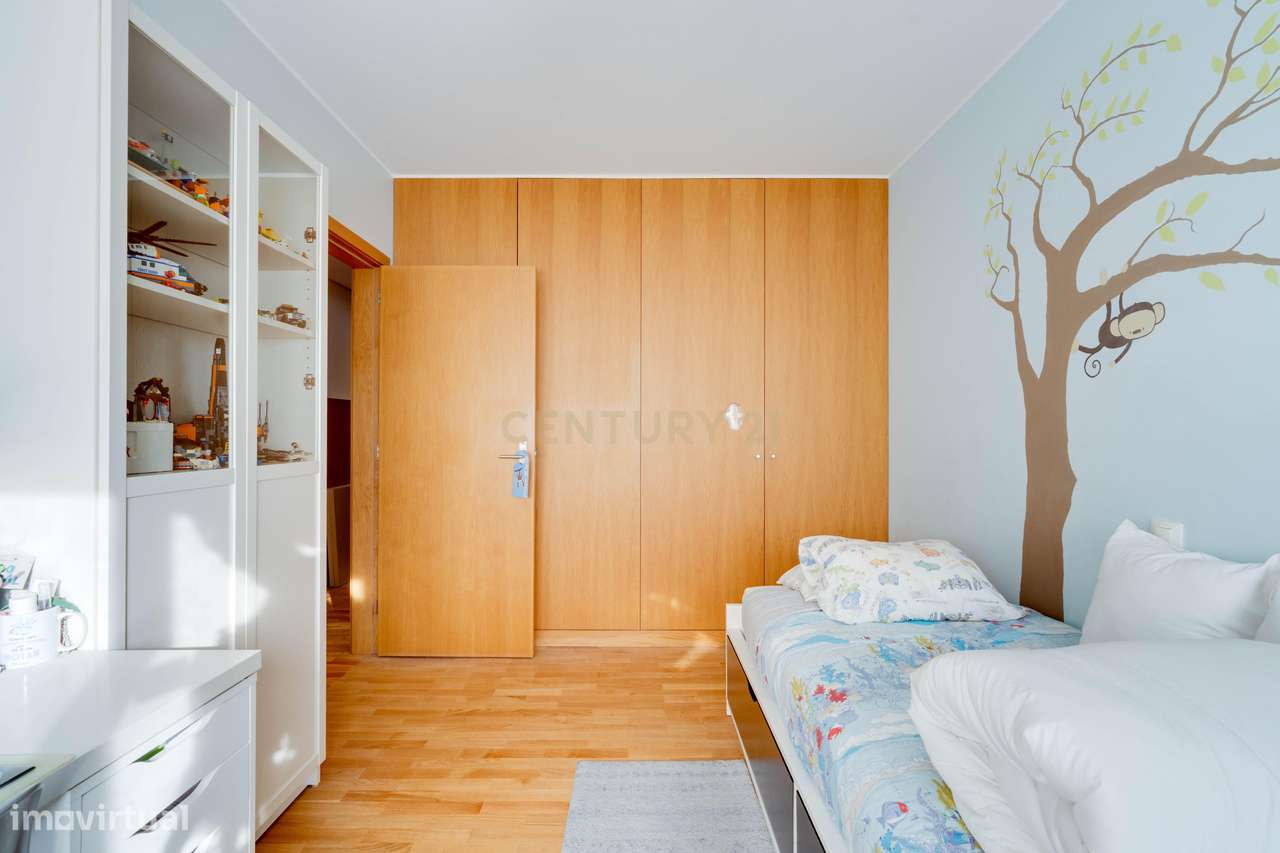 T4 com elegância e centralidade: O Seu Próximo Lar em Vila Nova de Gai-11