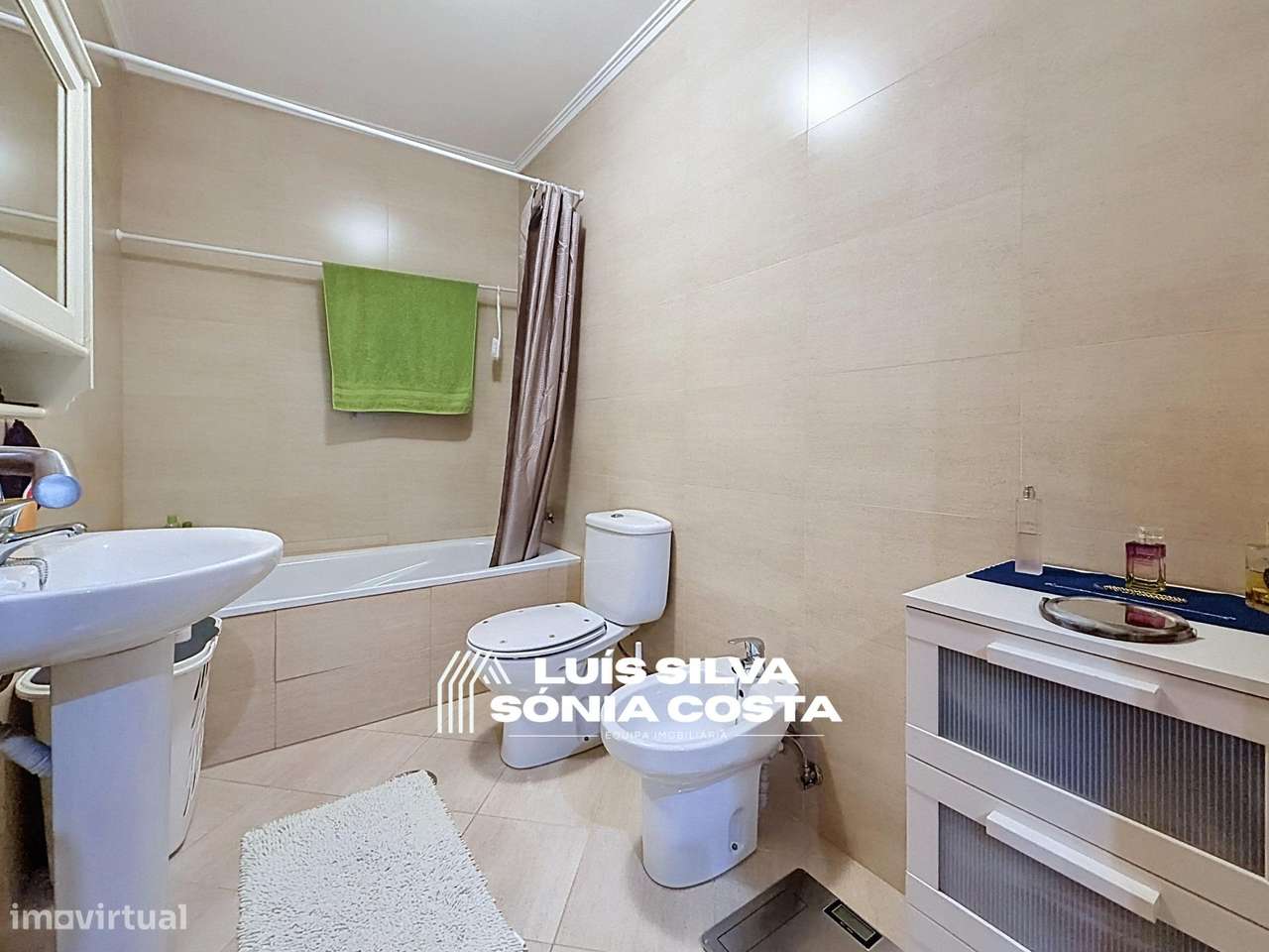 Espaçoso Apartamento T2 c/ Varanda, Garagem & Arrumos Fechados...-12