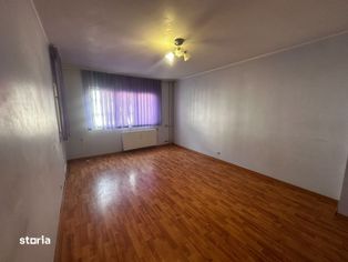 Apartament 2 camere, 2 balcoane, etaj 1, decomandat - Zona Piata mare