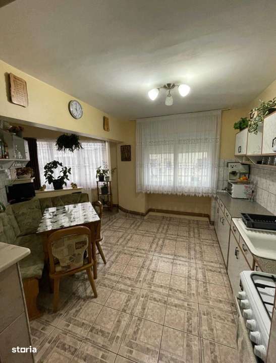 Apartament cu 3 camere , semidecomandat, etaj IV din IV, Str. Zenit, M - Imagine principală: 4/8