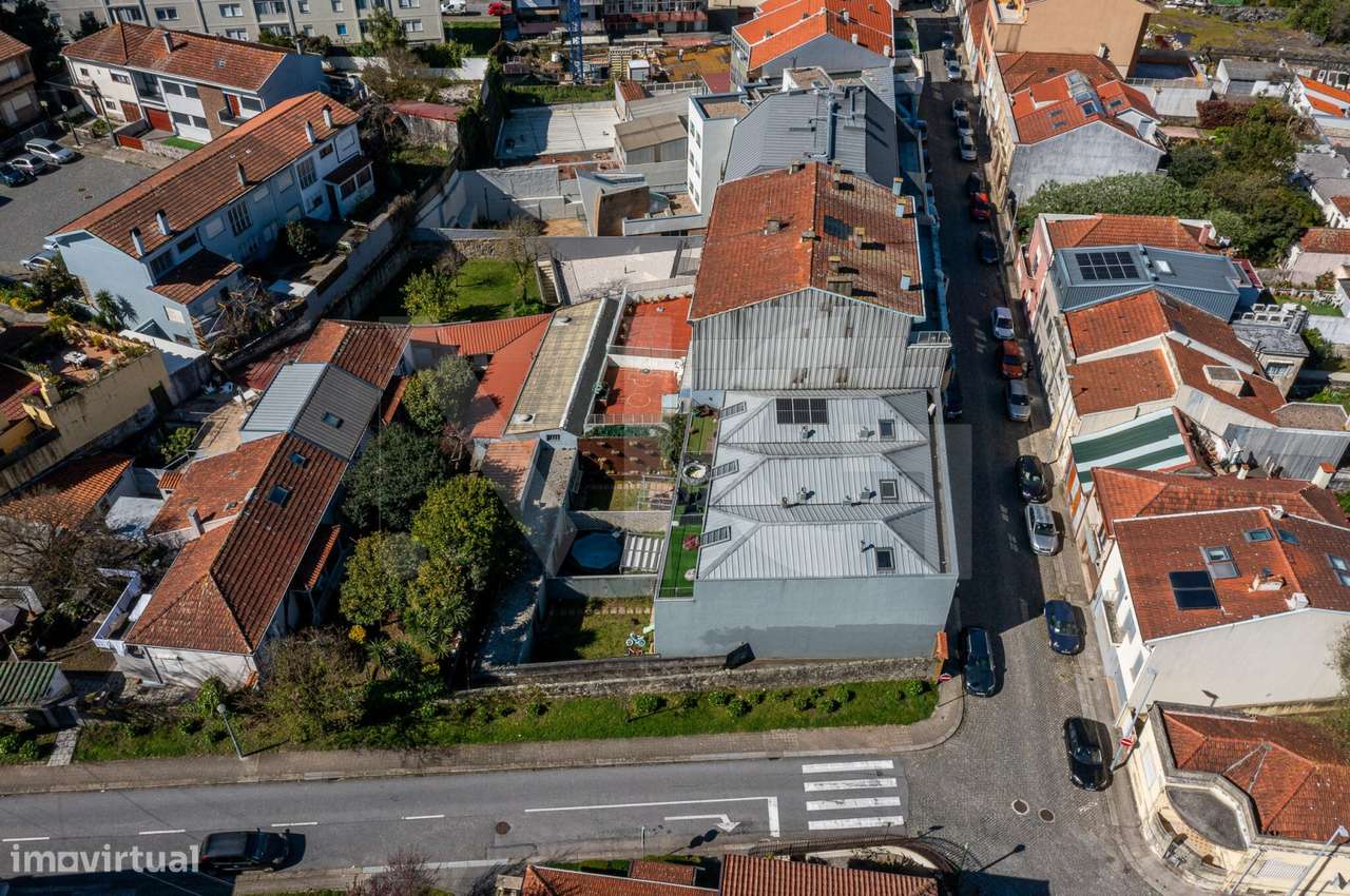 Moradia T3 com pátio, anexos e garagem em Paranhos - Porto-53