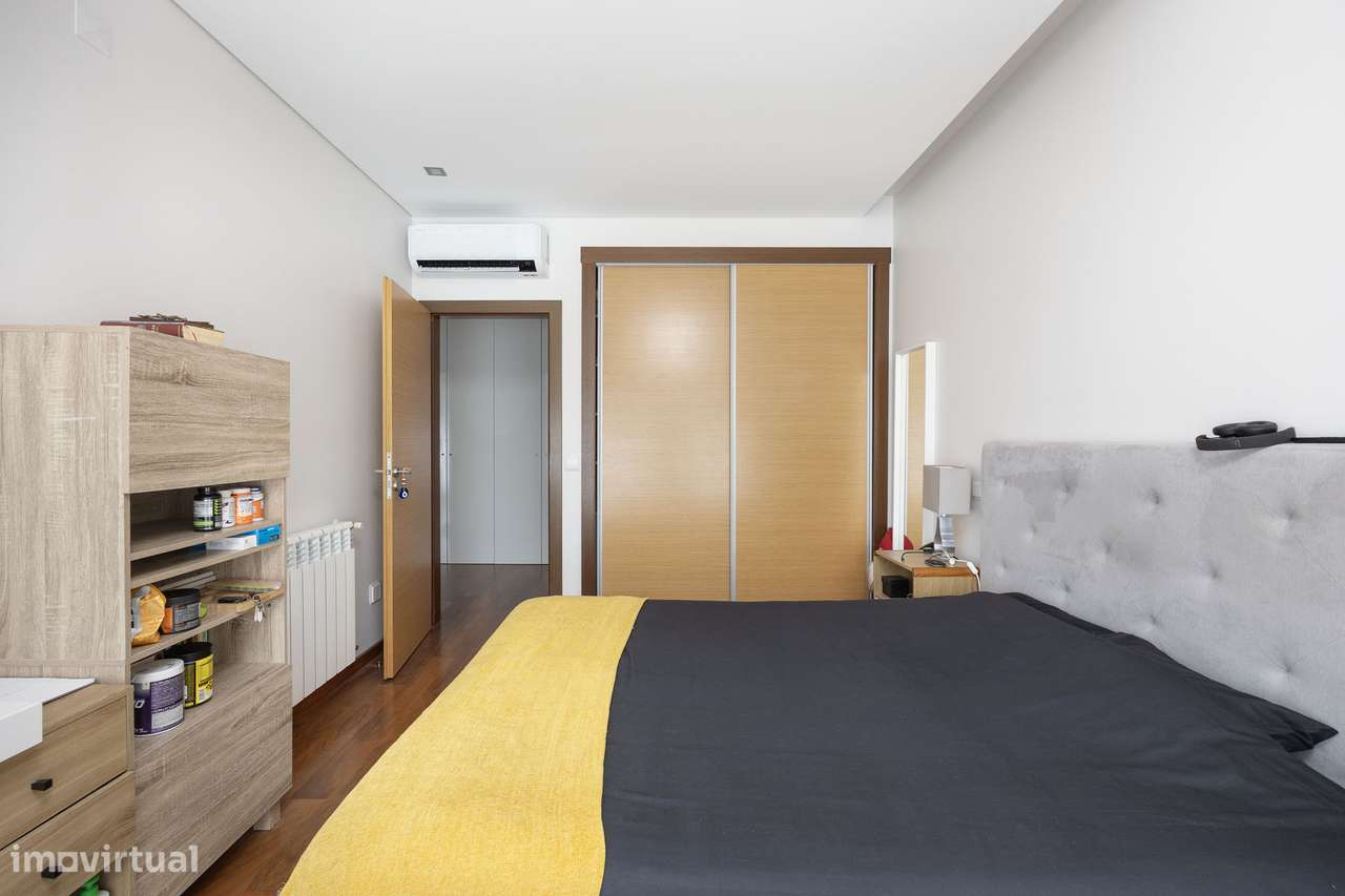 Apartamento T3 com 140m2 | Garagem 2 carros-24