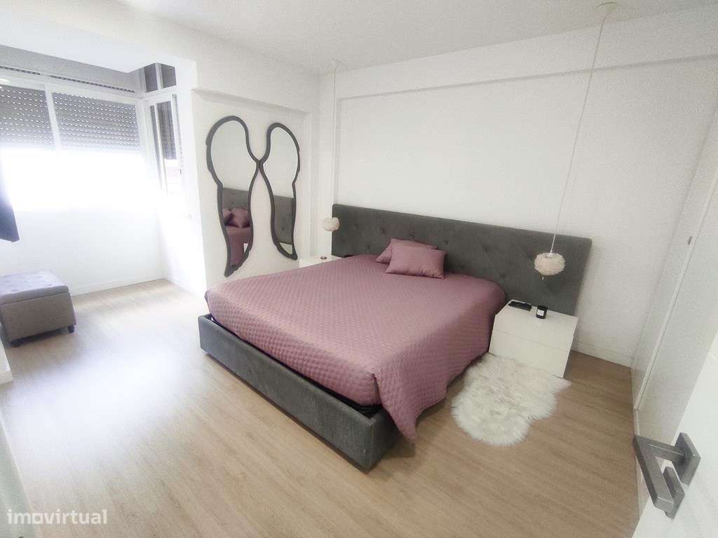 T2 totalmente remodelado no centro do Casal São Brás-10