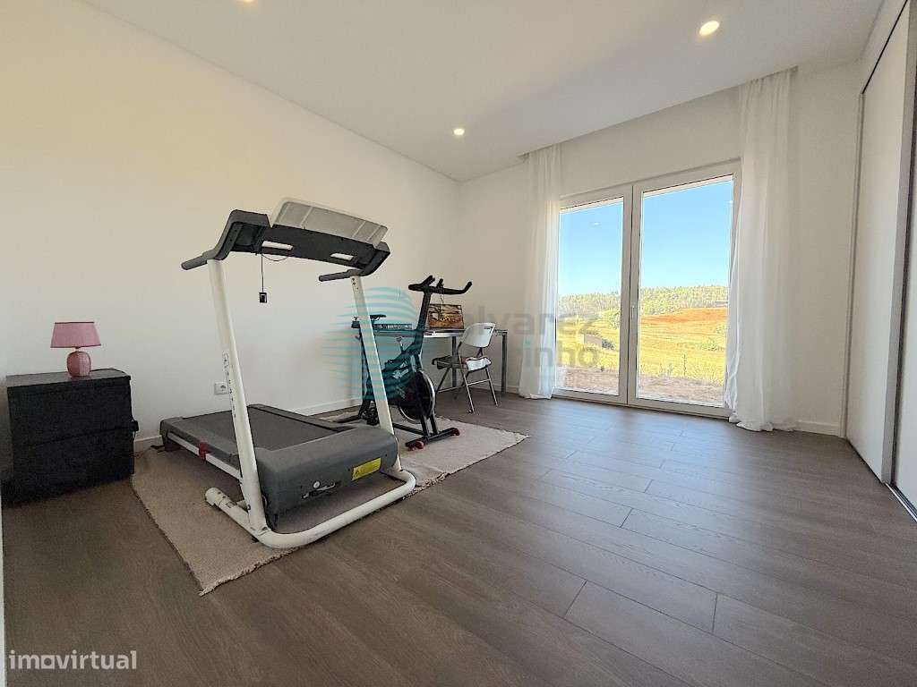 Excelente Moradia/Quintinha PISO TÉRREO V4, Ramalhal-21