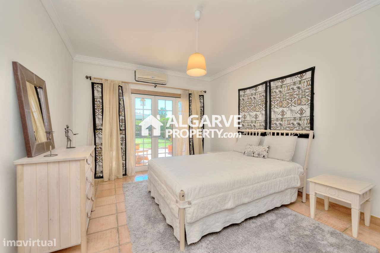 Vila Sol - V4 de estilo tradicional junto ao golfe - Grande imagem: 4/53