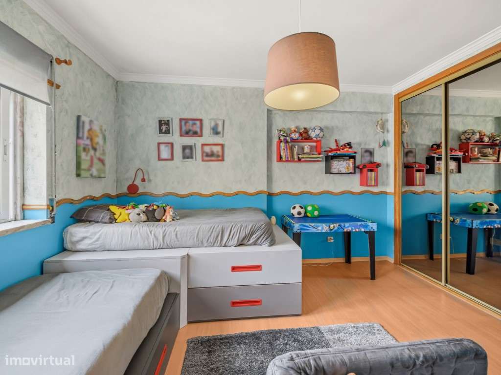 Apartamento T3 com Varanda e Garagem Box, na Quinta da Piedade-18