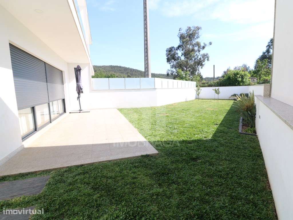 Venda Moradia Geminada T3, em Esporões, Braga-45
