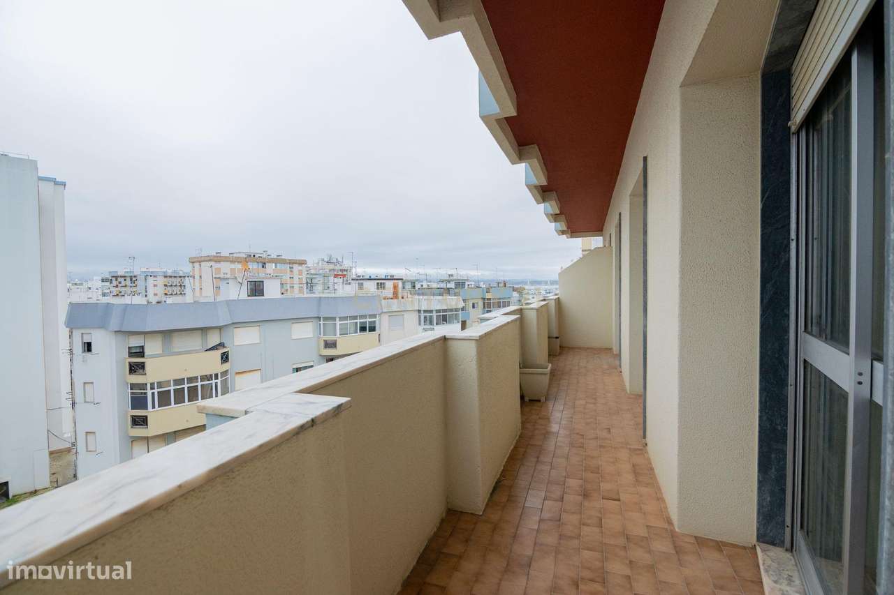 NÃO PERCA ESTA GRANDE OPORTUNIDADE! APARTAMENTO T3 DE GRANDES DIMENSÕE - Grande imagem: 1/34