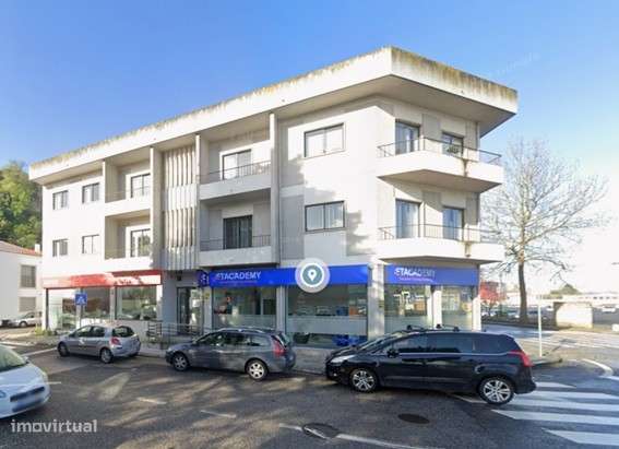 Prédio Comercial com Grandes Áreas – Rua de S. Tiago nº 1, Leiria - Grande imagem: 2/16