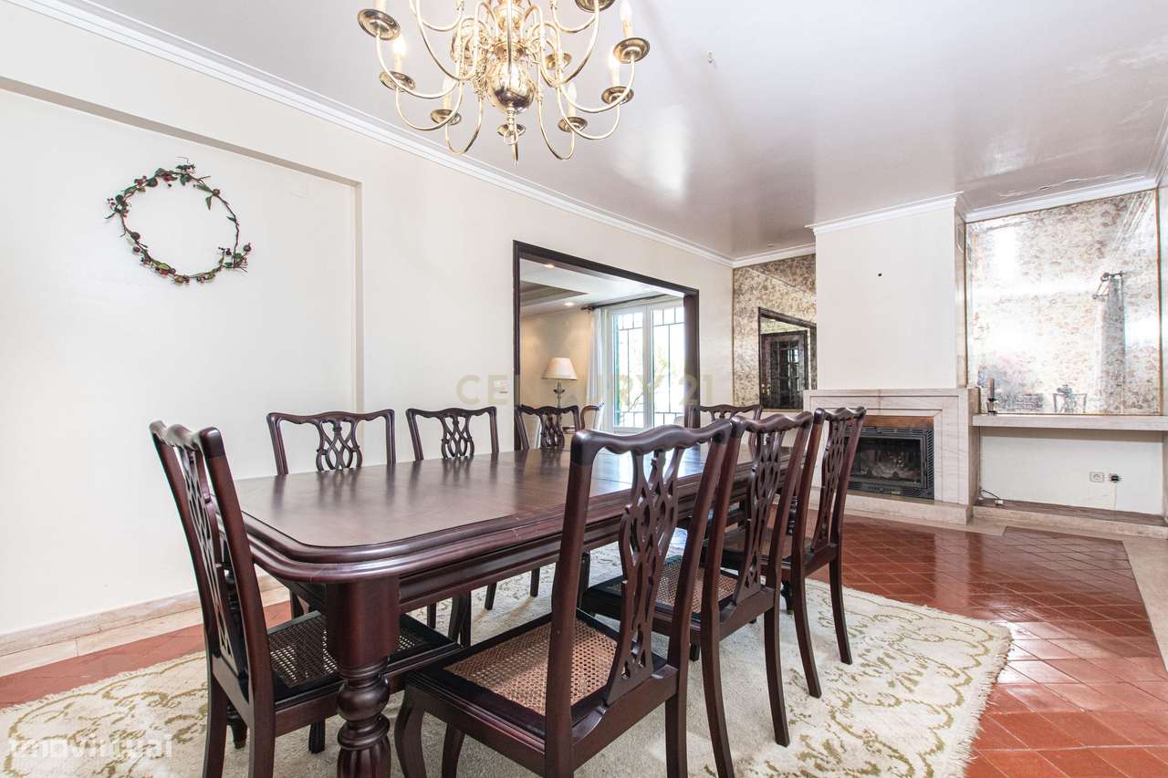 T4 +1 com jardim, piscina e garagem-8