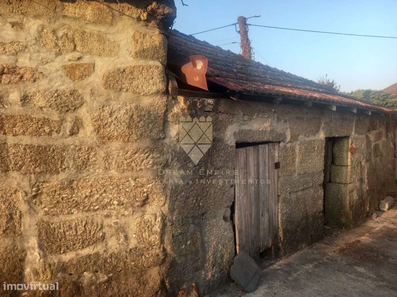 Terreno com casas para recuperar em Guilhufe e Urrô – Penafiel-5