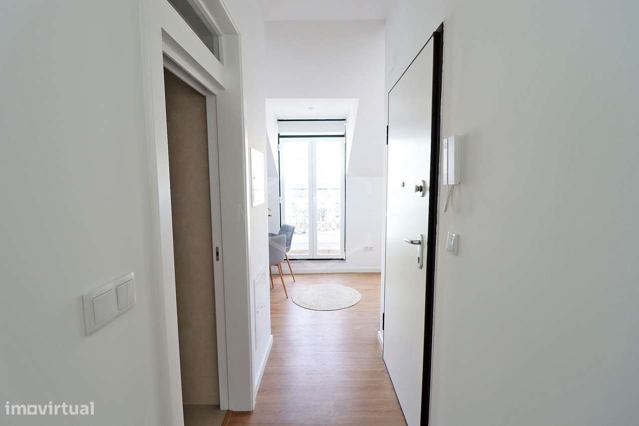 Apartamento T2 remodelado em São Vicente, Lisboa-1