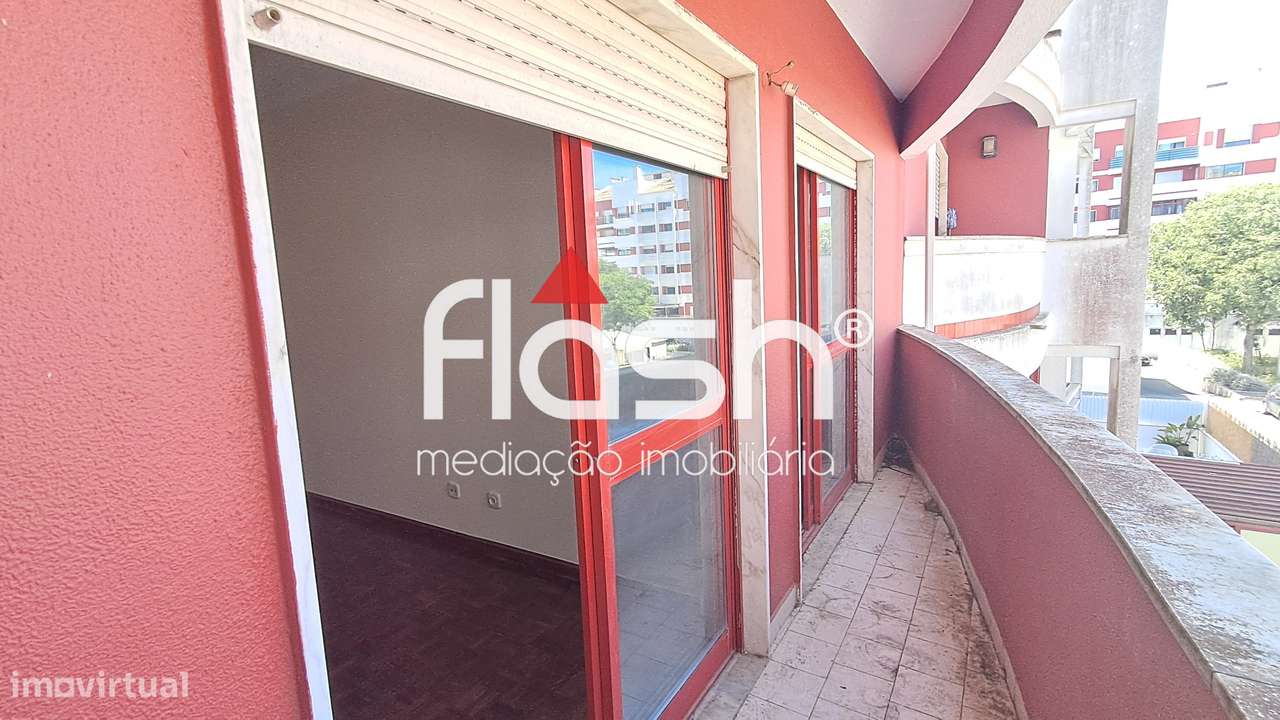 Apartamento T2 c/ parqueamento em Mem Martins-17