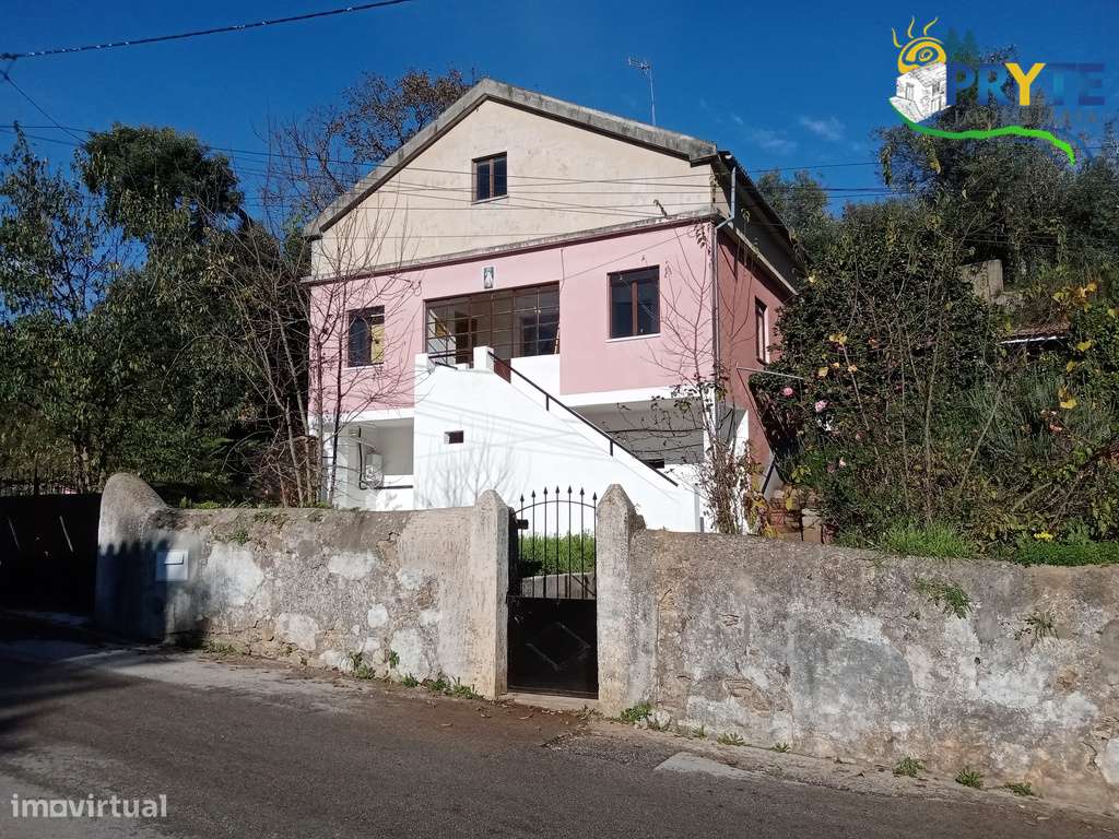 Moradia antiga parcialmente renovada situada próxima da Vila da Sertã - Grande imagem: 2/37