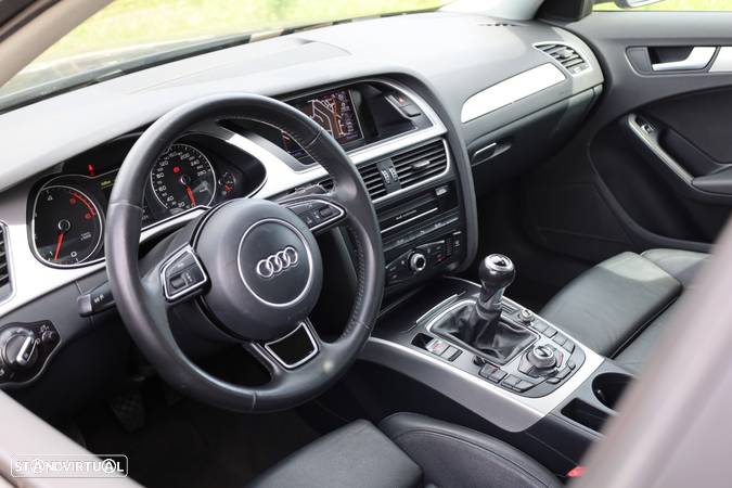 Audi A4 2.0 TDI Business Line S-line - 48