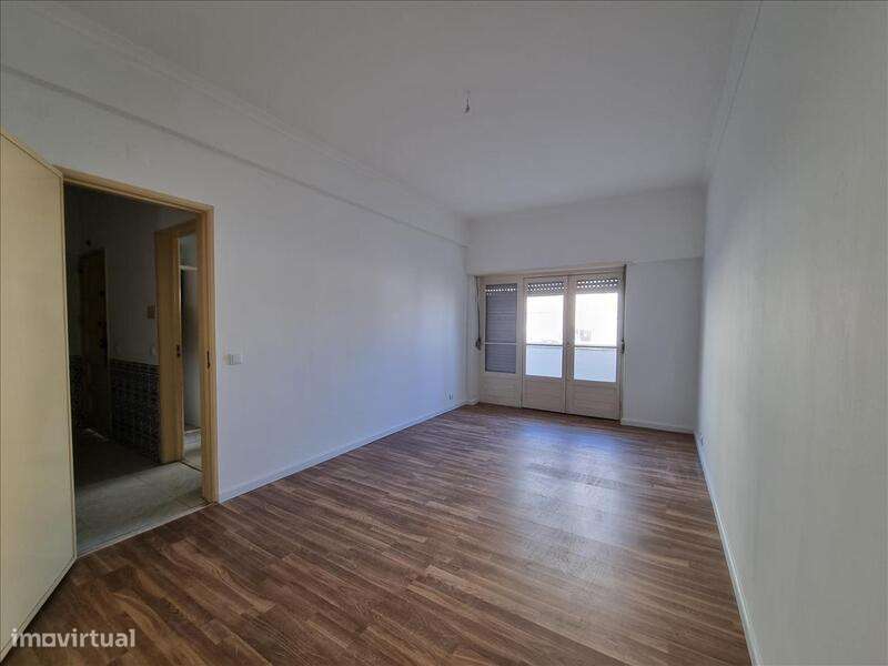 Apartamento T2 Porto Salvo - Grande imagem: 4/17