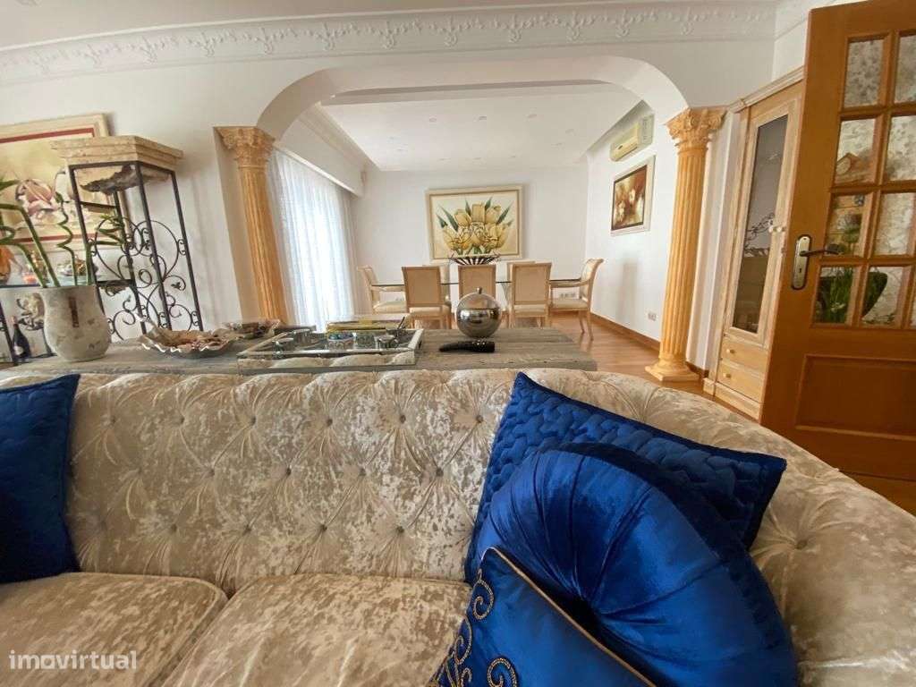 Magnífica Quinta V8 com piscina e deslumbrante vista mar. Localizada-56