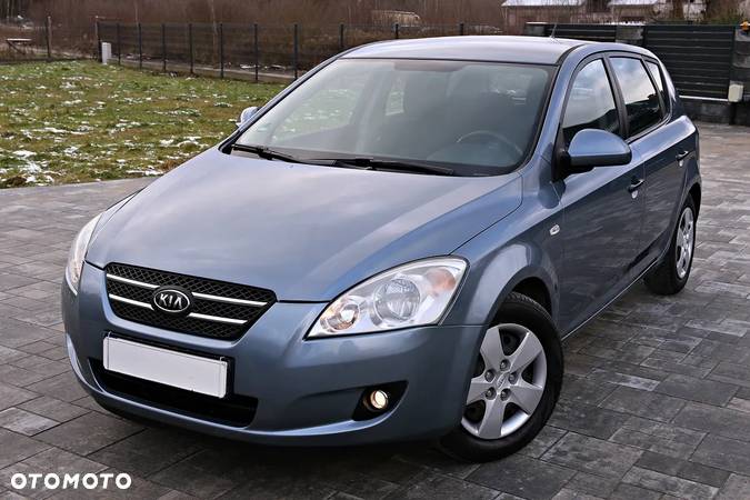 Kia Ceed - 12