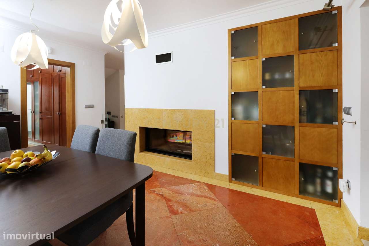 Moradia Isolada com 5 Quartos em Odivelas-25