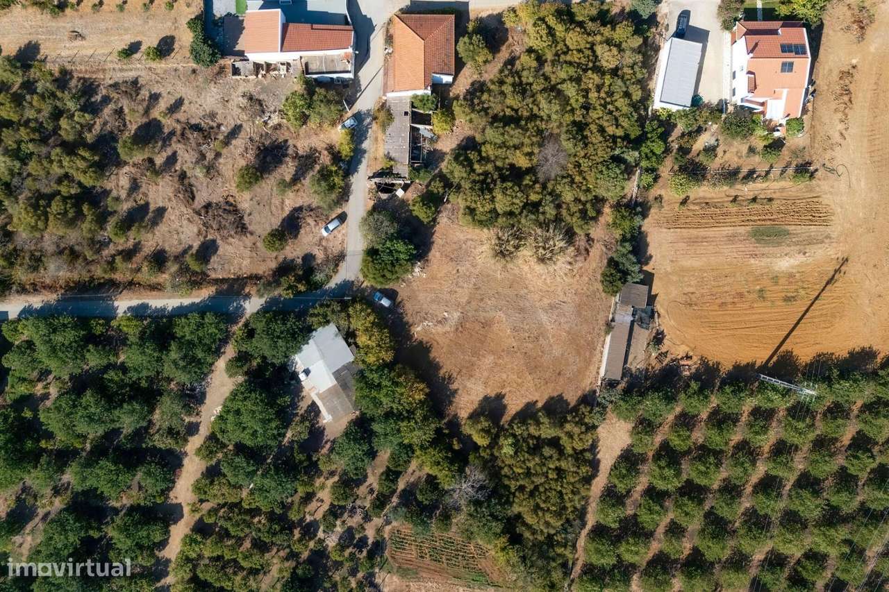 Moradia T4 com Terreno de 8480m2 em Bela Salema-46