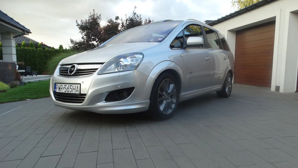 Opel Zafira B (2005-2014) 1.8 Cosmo 2011