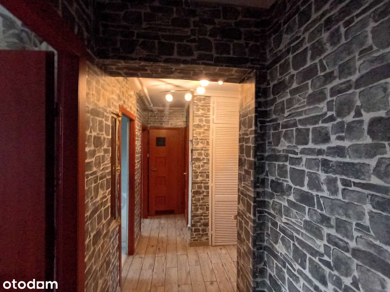 Mieszkanie trzypokojowe w centrum . Do wprowadzenia.-11