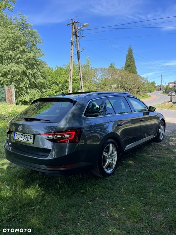 Skoda Superb 2.0 TDI L&K DSG - 8