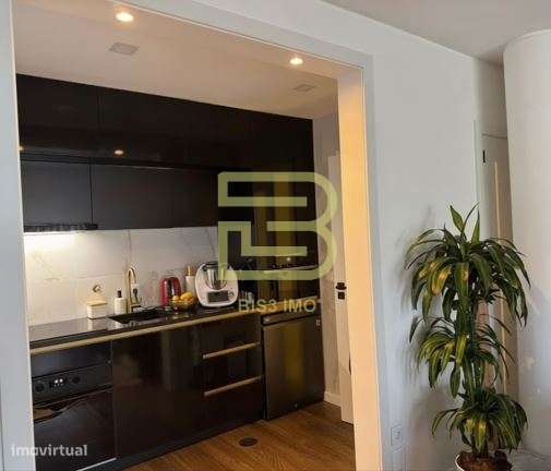 Apartamento T3 mobilado, convertido num T2(possibilidade de reverter p-0