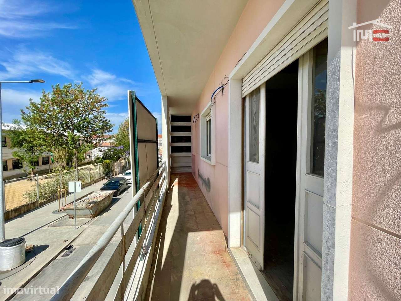 T3 Totalmente Remodelado com Suite e Varanda no Alto do Seixalinho-4
