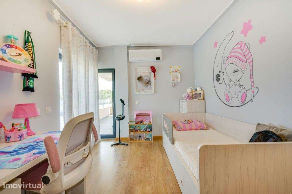 T4 de Luxo remodelado com 225 m², 2 Parqueamentos e Excelente Local...-20