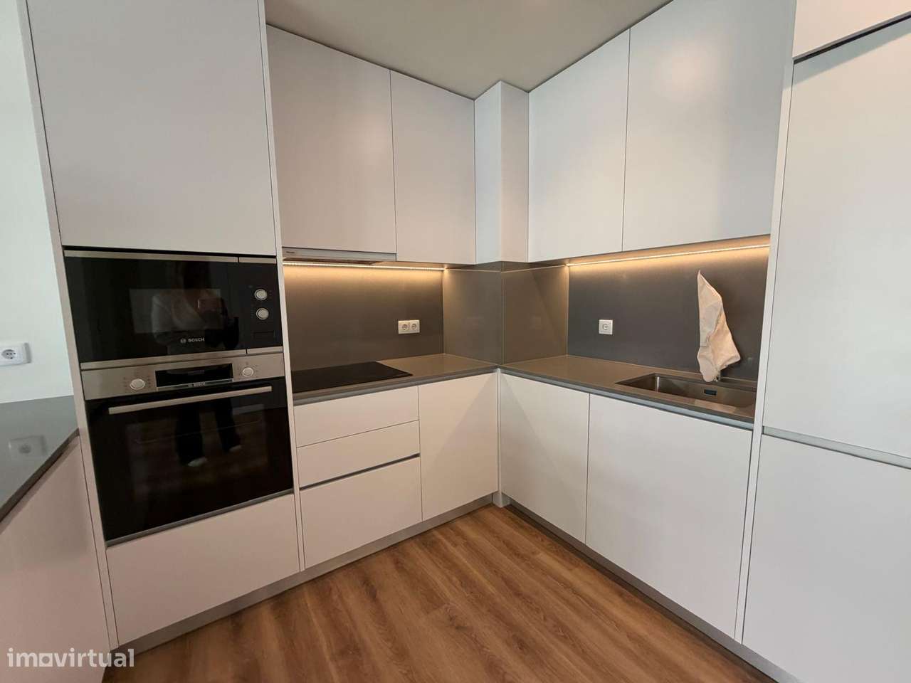 Apartamento T2 Varanda Garagem Pronto Habitar Parque Lavandeira-17