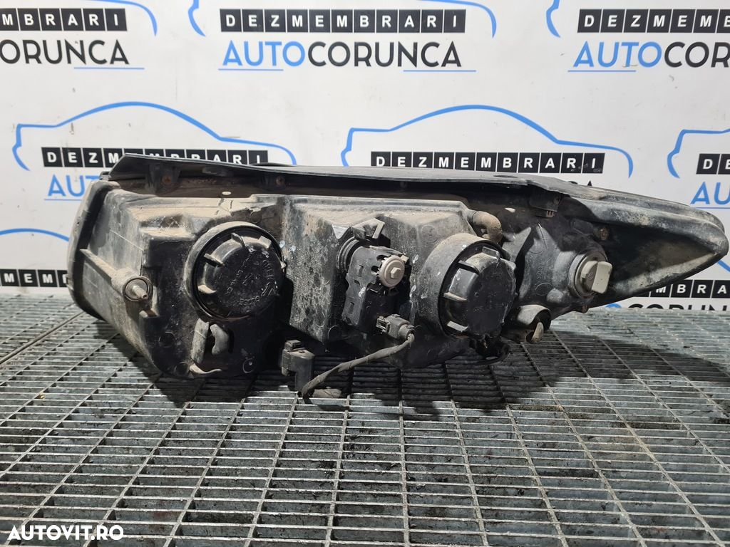 Far Dreapta Hyundai Santa Fe 2 2006 - 2009 SUV 4 Usi (928) Cu lupă - 2