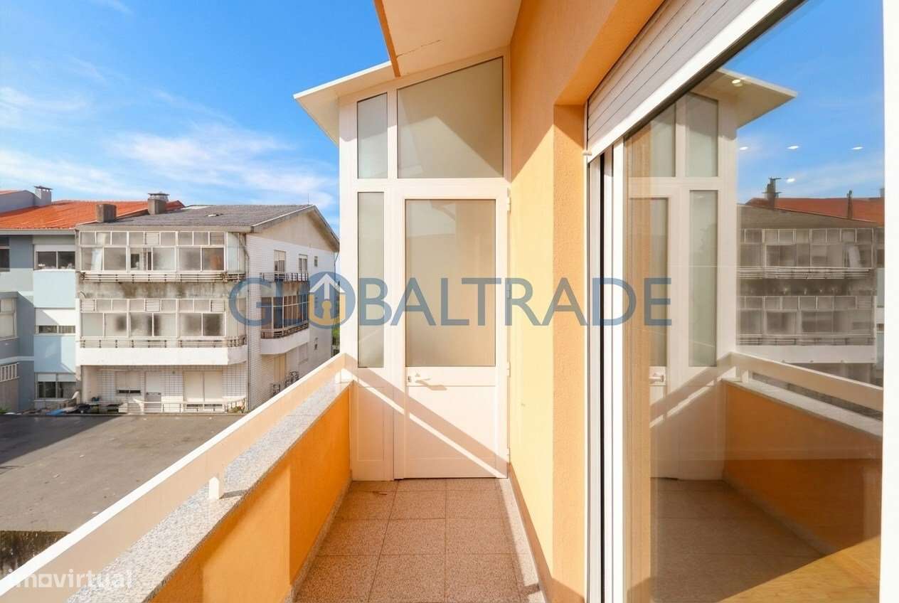 Apartamento T3 Renovado & Equipado em Águas Santas-4