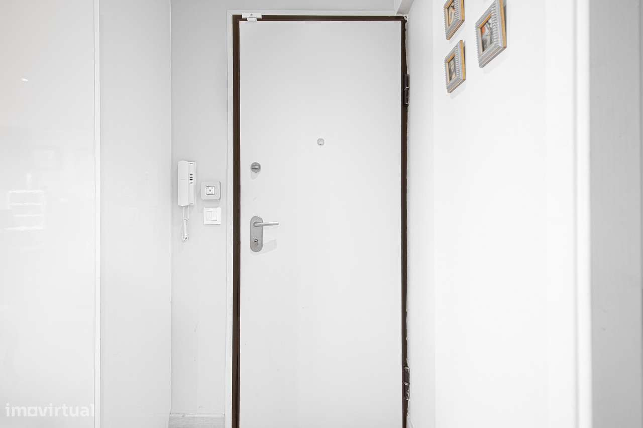 Apartamento T4  remodelado em Carnaxide-18