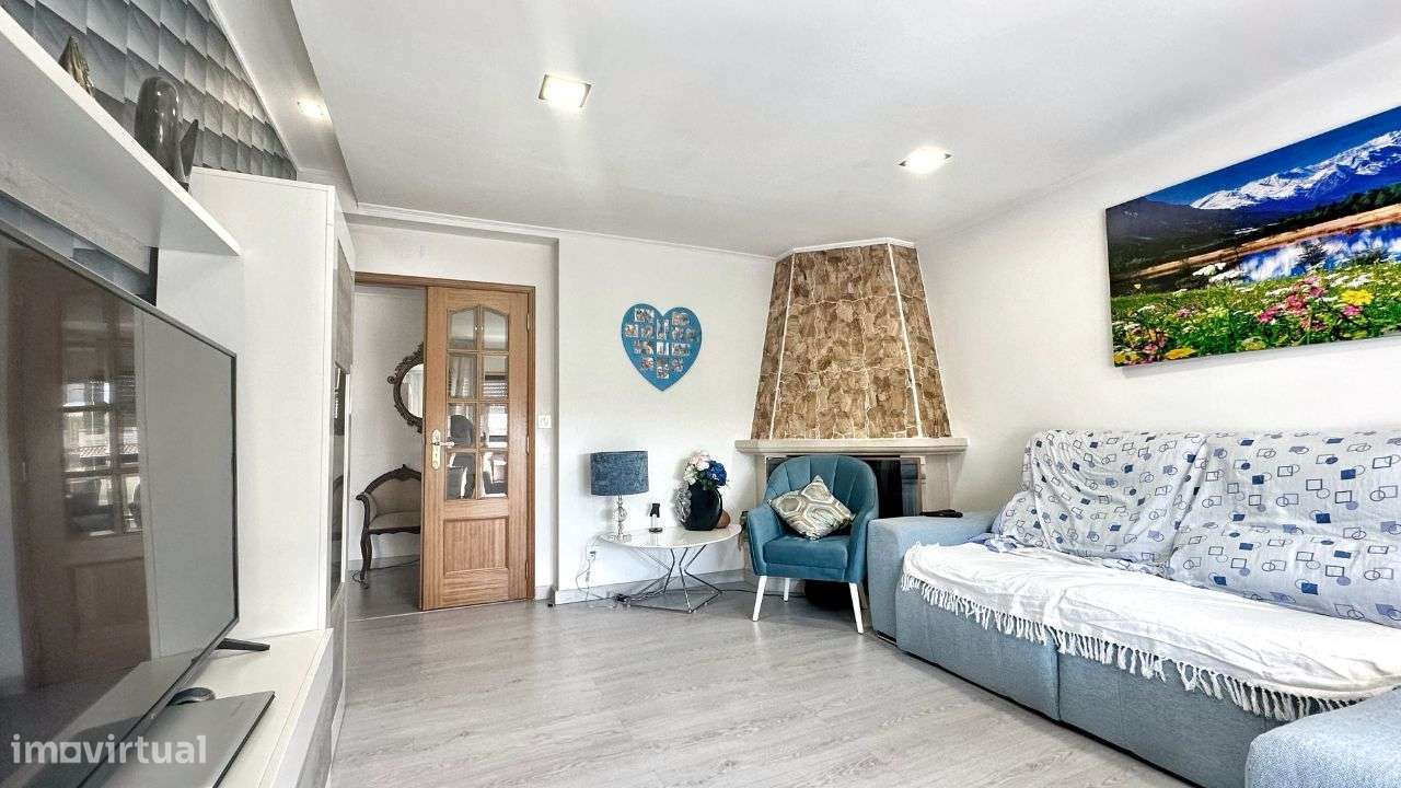 Apartamento T2, 1ºandar sem elevador localizado na quinta do conde - Grande imagem: 4/28