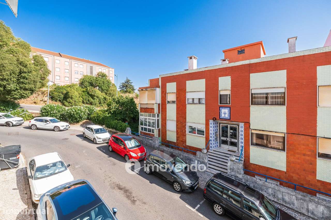Apartamento T2 com cozinha equipada, na Amadora-12