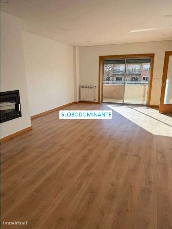 Apartamento T4 em S. Vítor em excelente localização-1