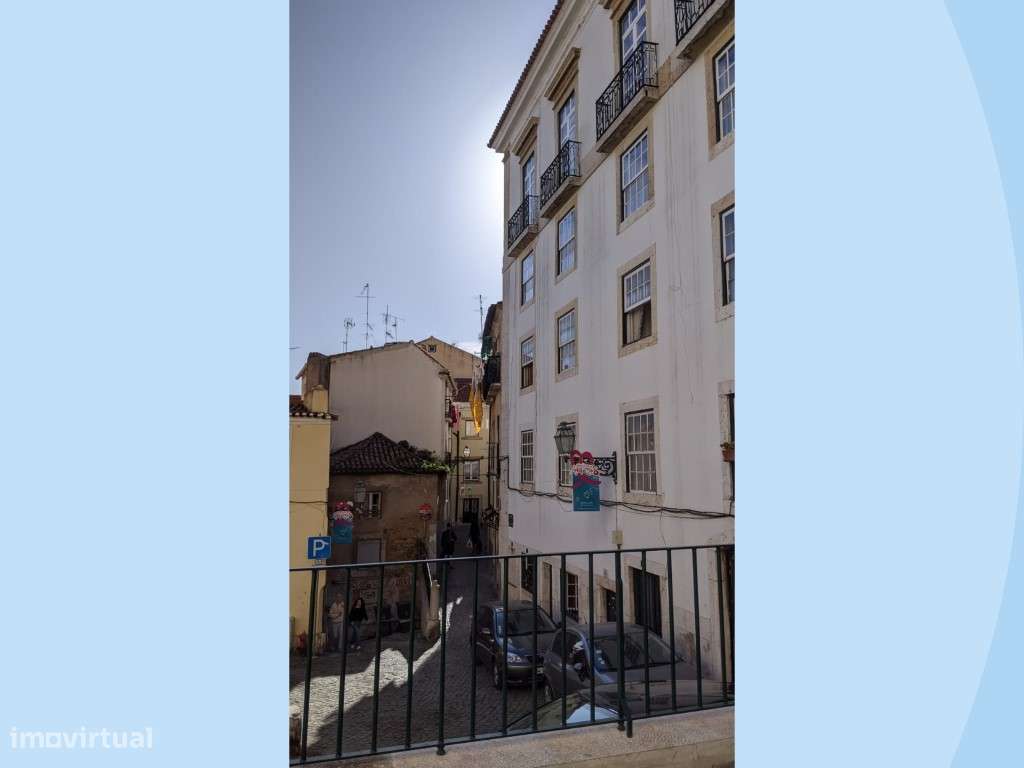 Apartamento T1 para renovação no coração de Alfama em Lisboa-9