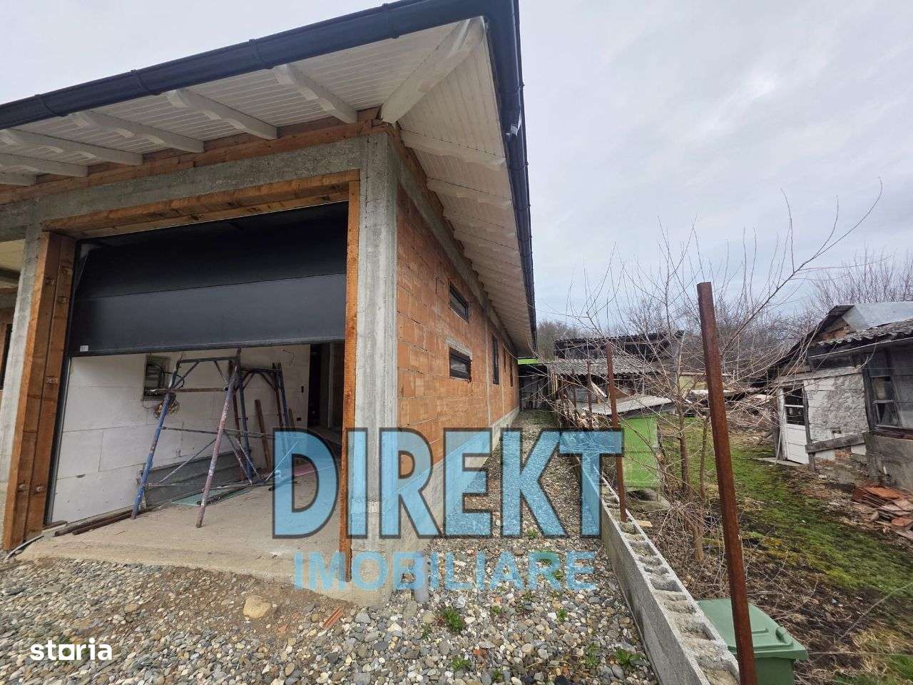 Casa la rosu in stadiu avansat, localitatea Monariu-7