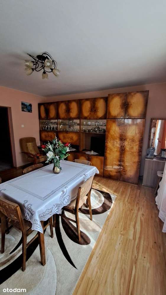 Do sprzedaży ładny, wolnostojący dom na dużej dzia-18