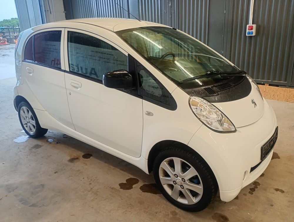 Peugeot iOn Standard 2012