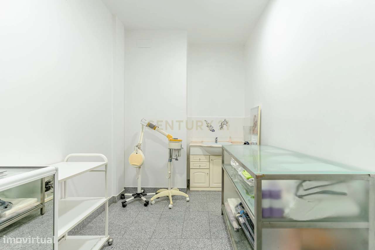 Espaço Comercial em Palhais com possibilidade de fazer um apartamento - Grande imagem: 5/13