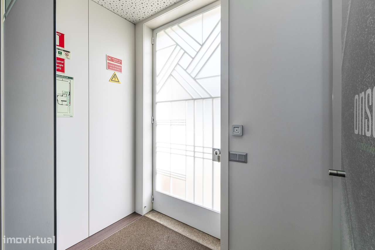 Escritório em Serralves - Grande imagem: 3/43