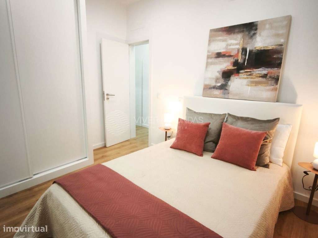 Apartamento T3 totalmente remodelado, com arrecadação, em Benfica.-14