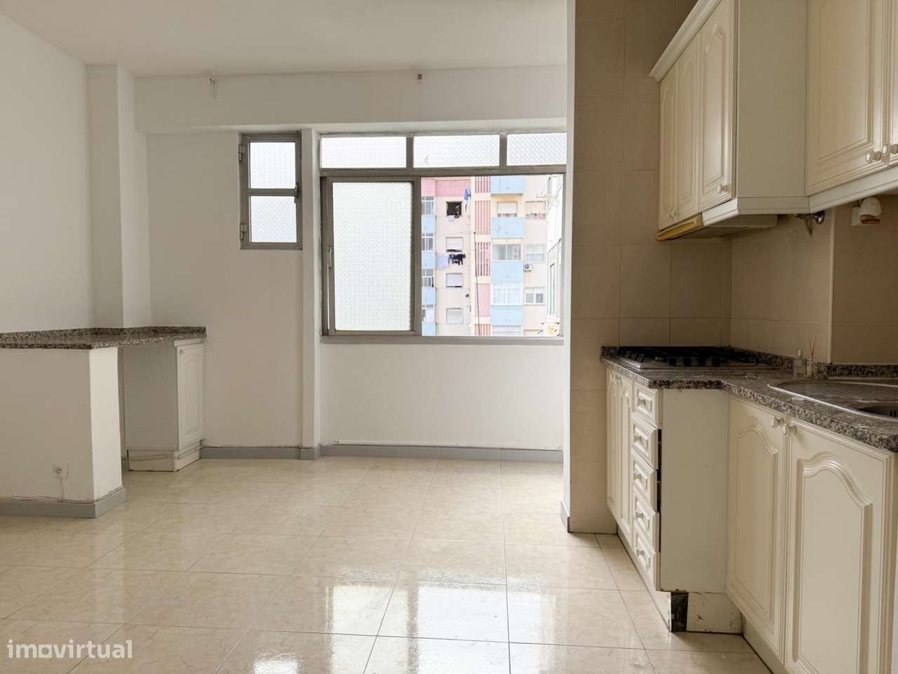 Apartamento T1 com Elevador e Metro a 300m – Reboleira, Amadora-9