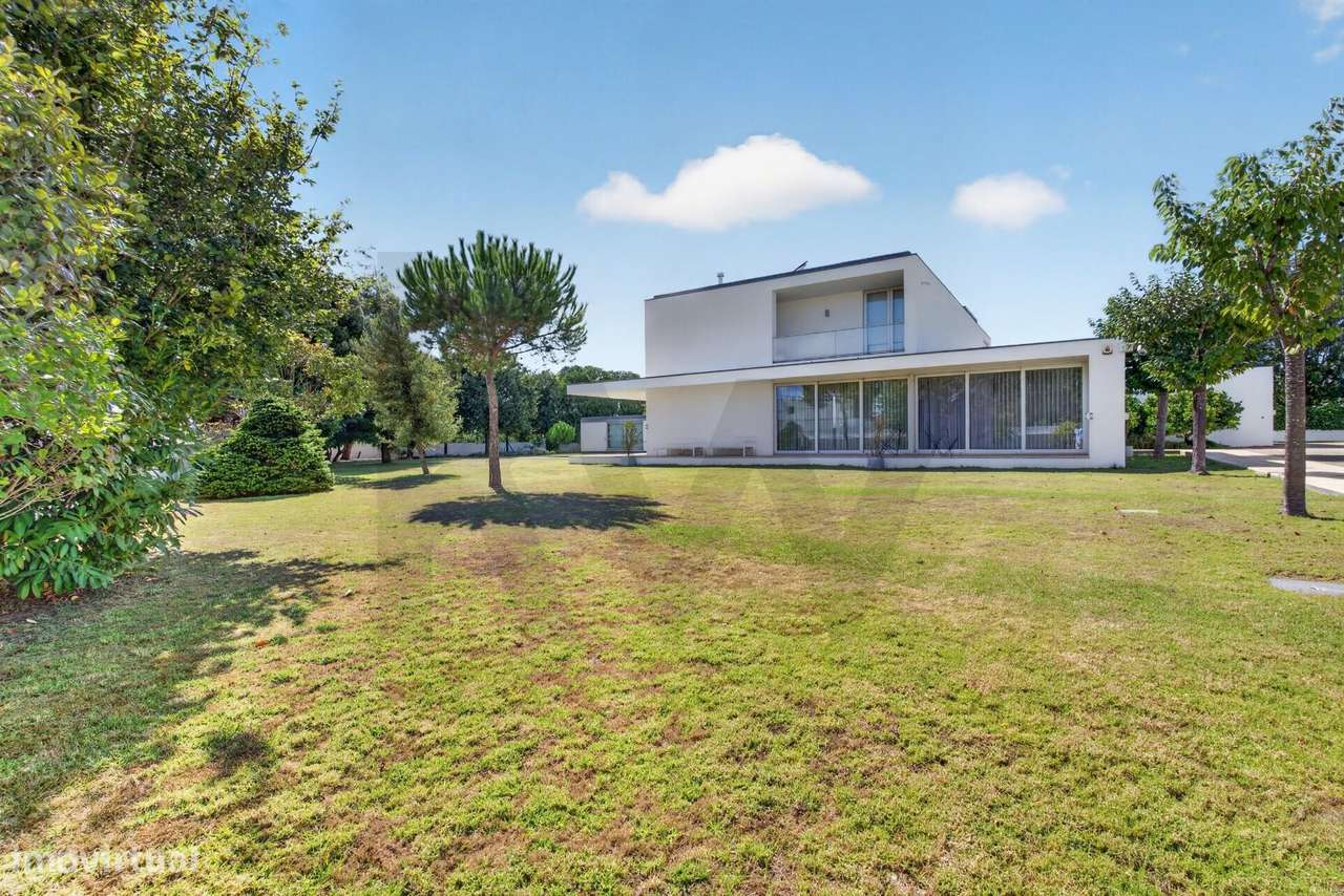 Moradia T5 de Luxo com Piscina e Lote de 2.773 m2-48