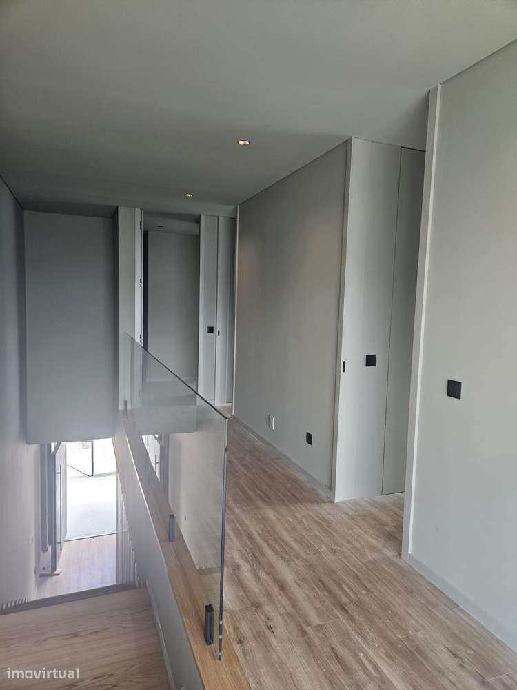 Moradia T4 com Piscina e Jardim-26